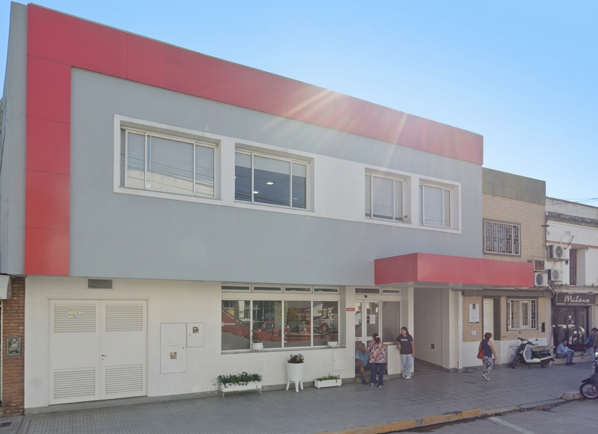 Frente del Sanatorio Racedo en Monteros